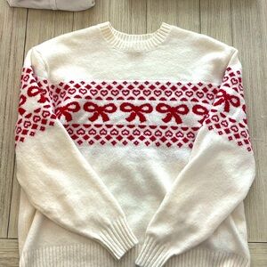 Oversized cute valentine or Christmas bow sweater, hollister